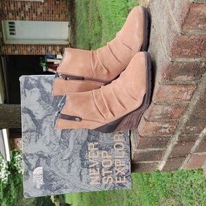 The North Face Brighton Wedge Boot (WAS DISPLAY SHOE) Size 10